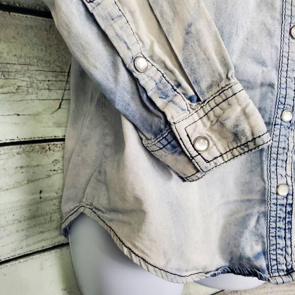 Vanity Women’s Denim Chambray Button Down Shirt Size S Long Sleeve Western Style - Picture 3 of 8